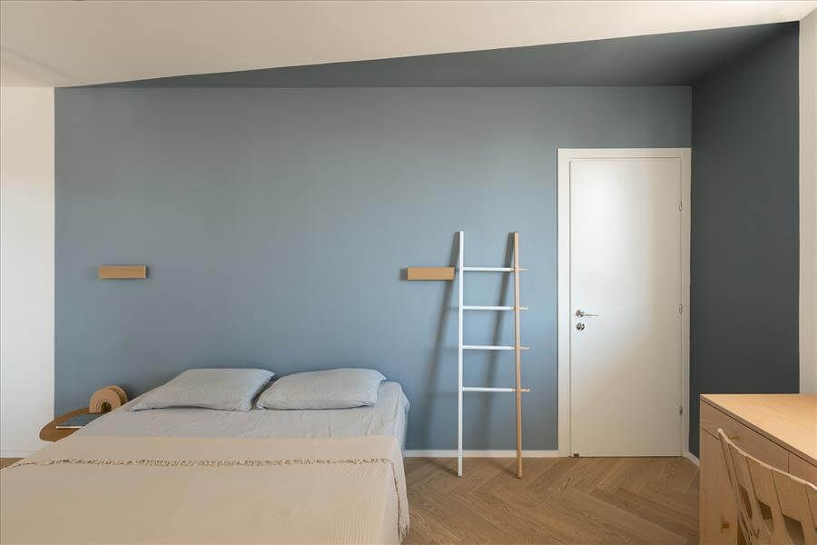צבע קיר כחול בחדר השינה